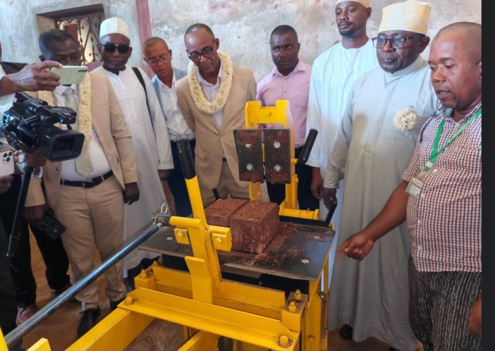 Agence nationale de l’habitat I Mwali relance la production de briques…